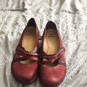7.5 Earth Origins Women's Maroon Flats